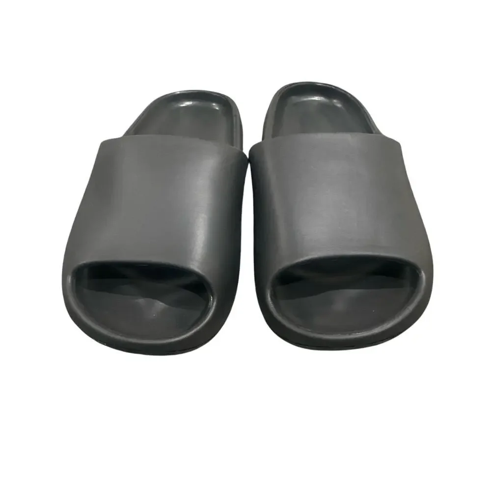 Thick Slides in Black, Size 11-12​